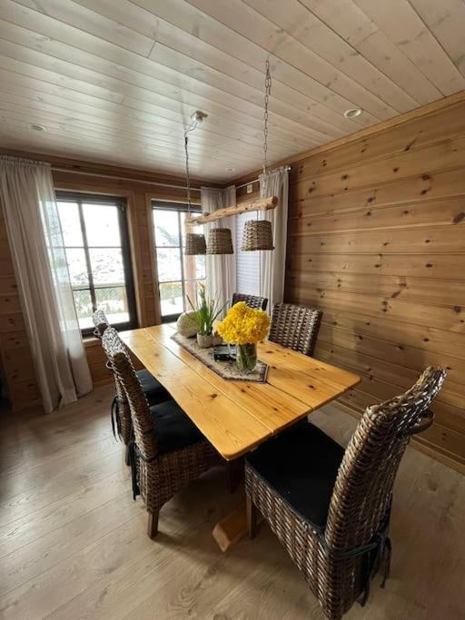Cabin In Beautiful Surroundings At Harpefossen Nordfjordeid Kültér fotó
